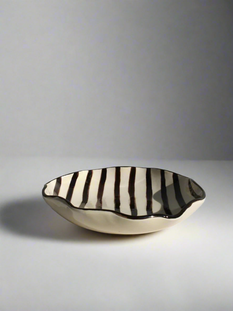 black and white ruffle bowl