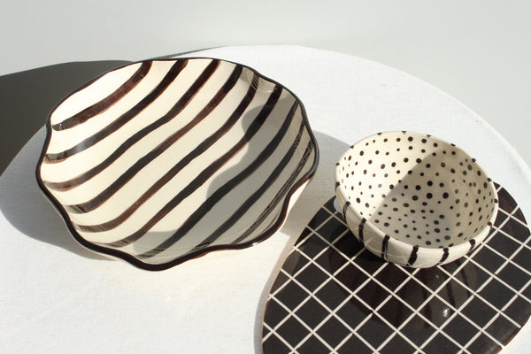 black and white ceramic dinnerware