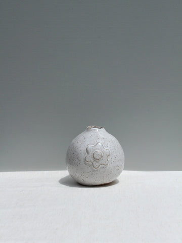 White Daisy Vase in Speckled Buff Clay