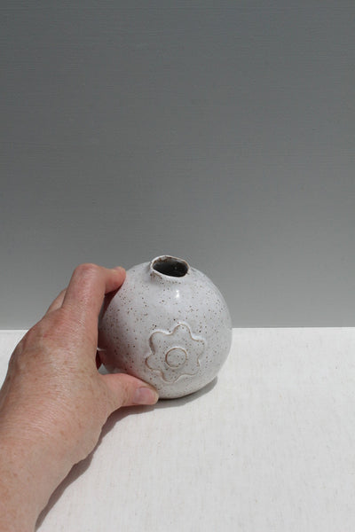 White Daisy Vase in Speckled Buff Clay