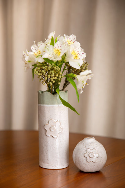 White Daisy Vase in Speckled Buff Clay